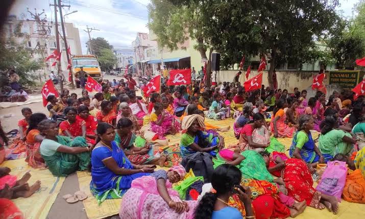 மக்களின் திருவிழாவாக மாறிய மலைவாழ் மக்களின் மகத்தான போராட்டம்